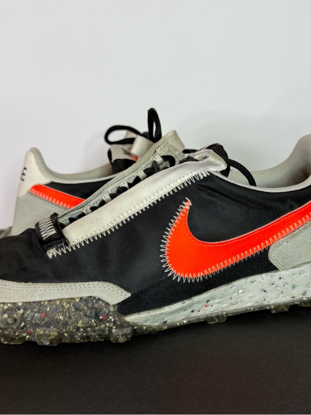Nike Waffle Racer Crater Summit White Hyper Crimson Sneakers CT1983-101 Size 10 - Picture 3 of 6